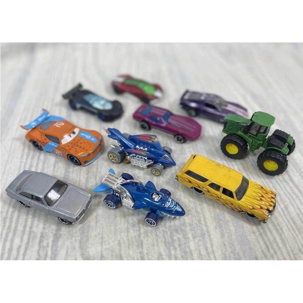 die-cast car lot Pixar Hot‎ Wheels Exotique Alfa Romeo Blinks Shark Flame Furai